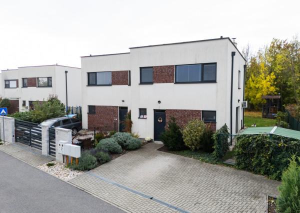 Na predaj 4-izbová bytová jednotka dvojdomu v Miloslavove - Alžbetin dvor