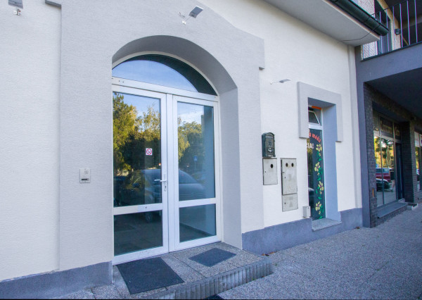 Na prenájom samostatná kancelária v centre Šamorína