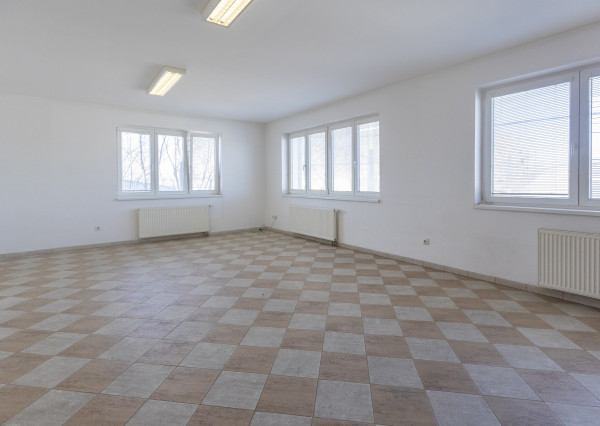 Na prenájom komerčný priestor s možnosťou využitia ako kancelárie alebo dielne v Šamoríne