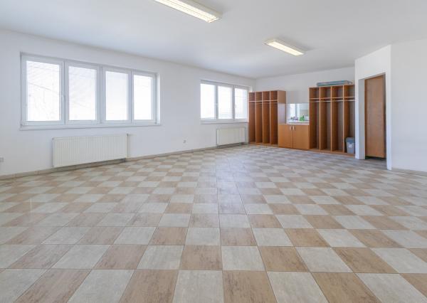 Na prenájom komerčný priestor s možnosťou využitia ako kancelárie alebo dielne v Šamoríne