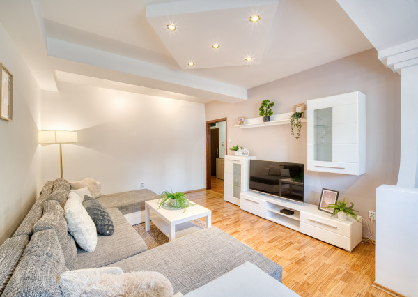 REZERVOVANÉ: Na predaj 2-izbový byt vo Veľkých Levároch