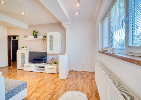 REZERVOVANÉ: Na predaj 2-izbový byt vo Veľkých Levároch