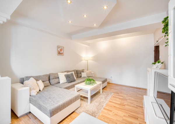 REZERVOVANÉ: Na predaj 2-izbový byt vo Veľkých Levároch