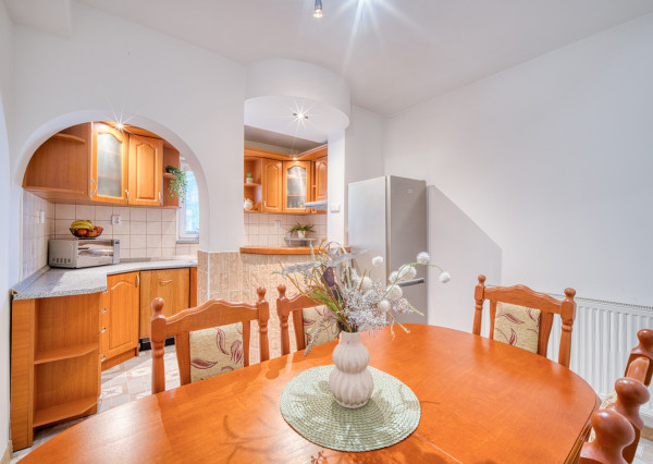 REZERVOVANÉ: Na predaj 2-izbový byt vo Veľkých Levároch