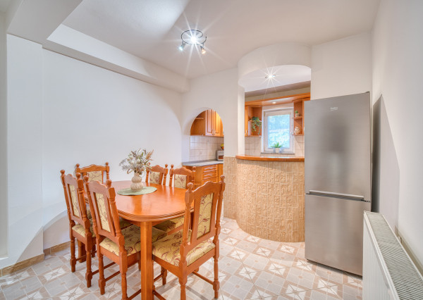 REZERVOVANÉ: Na predaj 2-izbový byt vo Veľkých Levároch