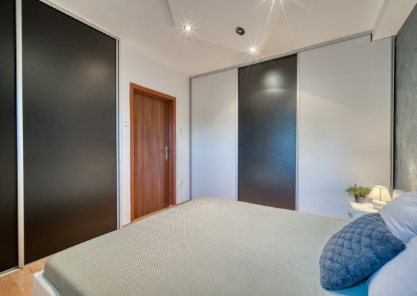 REZERVOVANÉ: Na predaj 2-izbový byt vo Veľkých Levároch