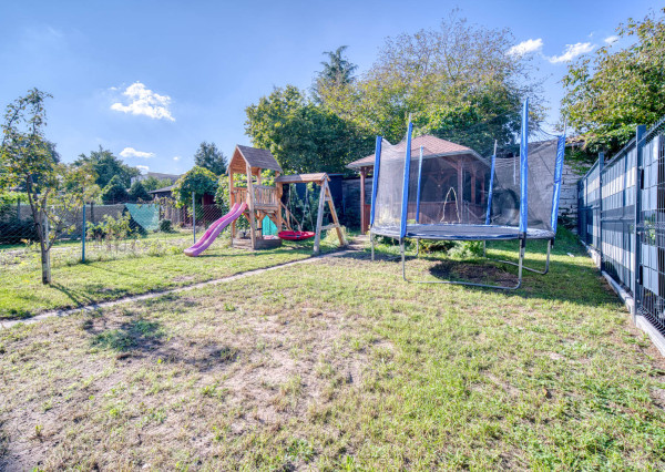 REZERVOVANÉ: Na predaj 2-izbový byt vo Veľkých Levároch