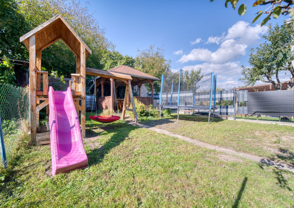 REZERVOVANÉ: Na predaj 2-izbový byt vo Veľkých Levároch