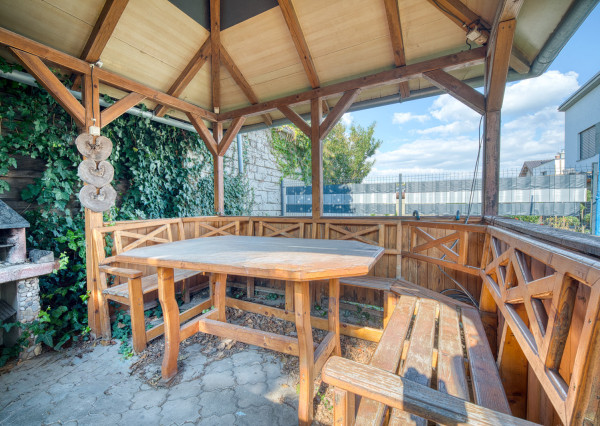 REZERVOVANÉ: Na predaj 2-izbový byt vo Veľkých Levároch