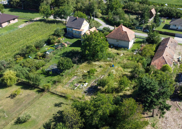Na predaj rodinný dom vhodný na rekonštrukciu v Lúčnici nad Žitavou