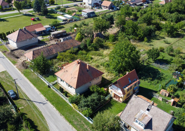 Na predaj rodinný dom vhodný na rekonštrukciu v Lúčnici nad Žitavou