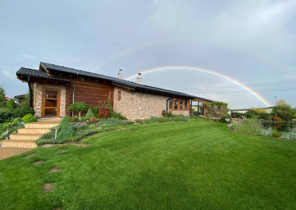 Na predaj dom snov–rodinné sídlo s jazierkom na kúpanie a panoramatickým výhľadom na Vysoké Tatry