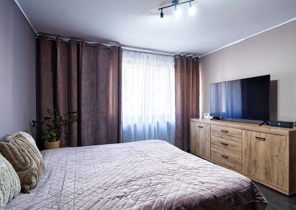 Na predaj priestranný 2-izbový byt v Novom Meste nad Váhom