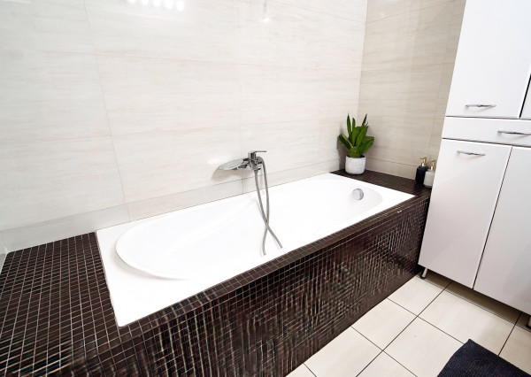 Na predaj priestranný 2-izbový byt v Novom Meste nad Váhom