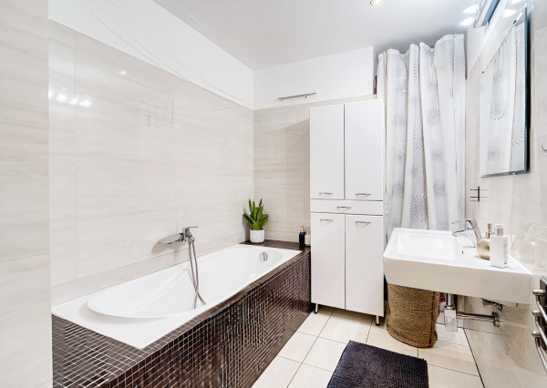 Na predaj priestranný 2-izbový byt v Novom Meste nad Váhom