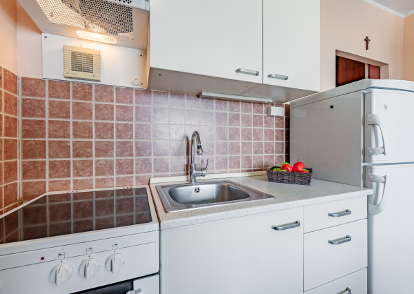 Na predaj čiastočne zariadená garsónka v Seredi