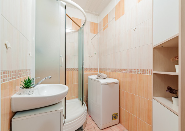 Na predaj čiastočne zariadená garsónka v Seredi