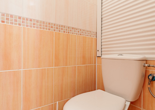 Na predaj čiastočne zariadená garsónka v Seredi