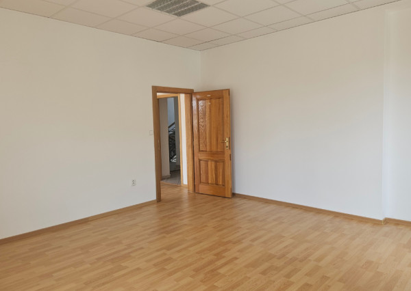 Na prenájom 6 administratívnych priestorov v Malackách