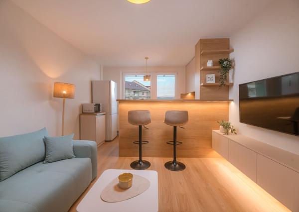 Na prenájom moderne zariadený 2-izbový byt s balkónom v Trenčíne