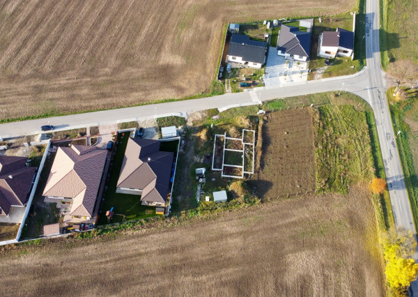 Na predaj stavebný pozemok so základovou doskou v Dolnom Vinodole