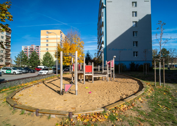 Na predaj útulný 2-izbový byt s dvomi balkónmi v Malackách