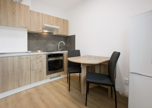 REZERVOVANÉ: Na prenájom 1-izbový byt v centre Šamorína