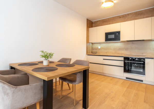 Na prenájom 2-izbový byt v Poprade s parkovacím miestom