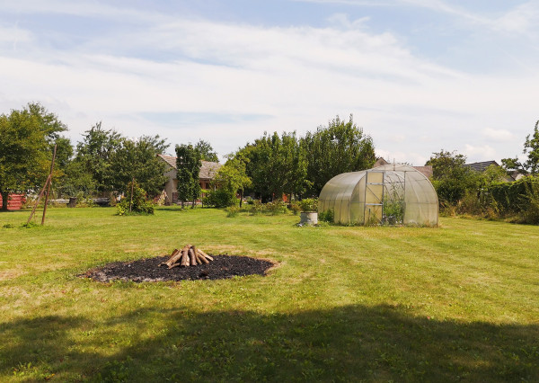 REZERVOVANÉ: Na predaj priestranný dom s veľkým pozemkom v Pobedime