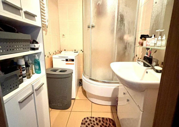 EXKLUZÍVNE NA PREDAJ – 3-IZBOVÝ BYT S DVOMA BALKÓNMI, UL. MOJMÍROVA, BÁNOVCE NAD BEBRAVOU