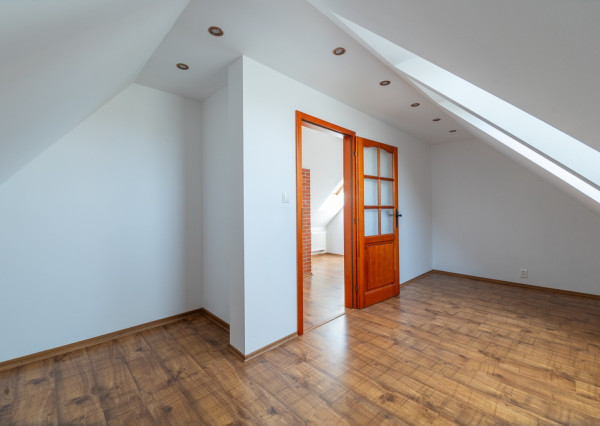 Na predaj impozantný rodinný dom v Ivanovciach