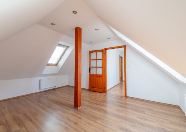 Na predaj impozantný rodinný dom v Ivanovciach