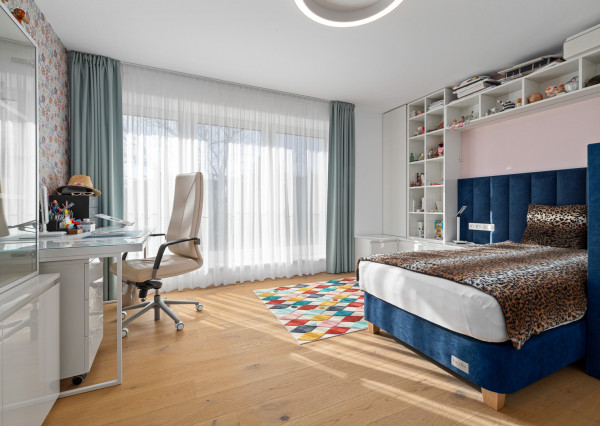 Na predaj vila so smart technológiami a výťahom na Slavíne