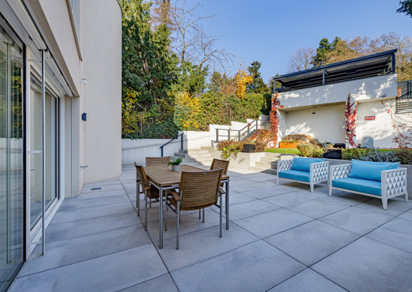 Na predaj vila so smart technológiami a výťahom na Slavíne