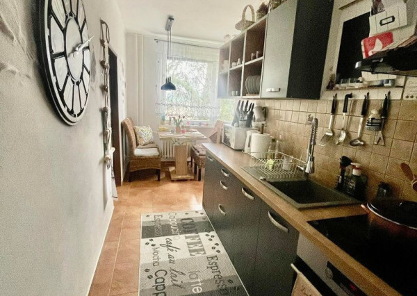 Exkluzívna ponuka 3 izb. veľkometrážného bytu v Bánovciach n/B s balkónom a pivnicou- SEVER