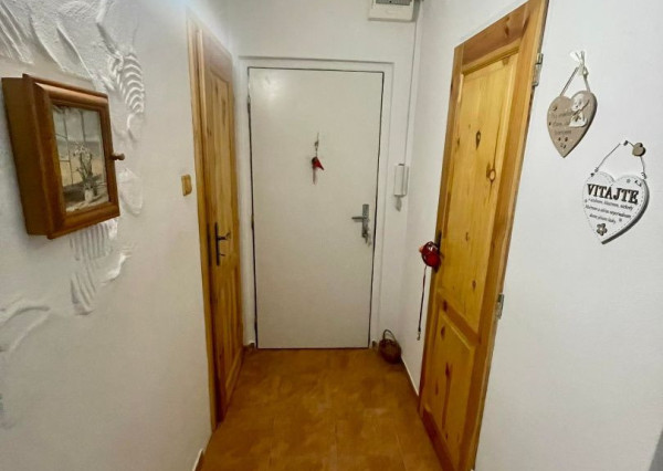 Exkluzívna ponuka 3 izb. veľkometrážného bytu v Bánovciach n/B s balkónom a pivnicou- SEVER