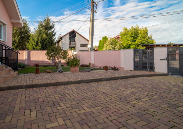 Na predaj priestranný 5-izbový rodinný dom v pokojnej lokalite mesta Gabčíkovo