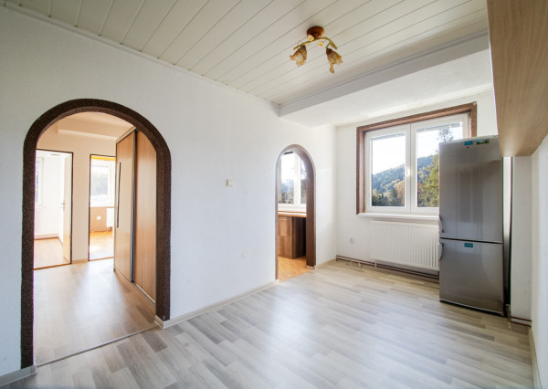 Na predaj priestranný 3-izbový byt v Zákamennom