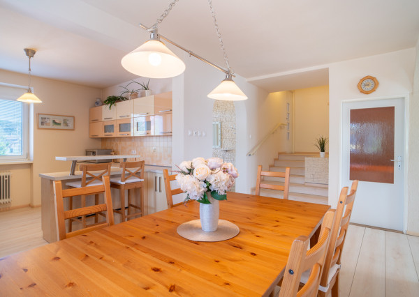 Na predaj priestranný 5-izbový rodinný dom v pokojnej lokalite mesta Gabčíkovo