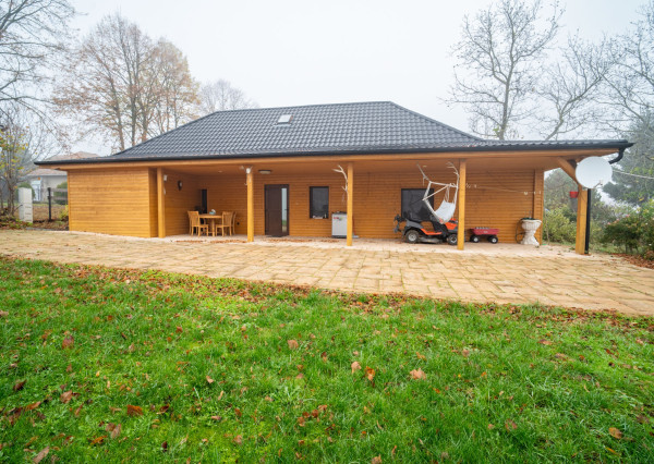 Na predaj kompletne zariadená chata v obci Bardoňovo