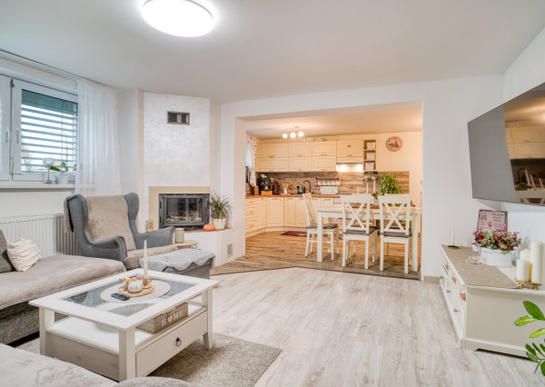 Na predaj priestranný 4-izbový rodinný dom v Malženiciach