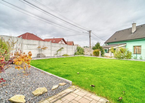 Na predaj priestranný 4-izbový rodinný dom v Malženiciach