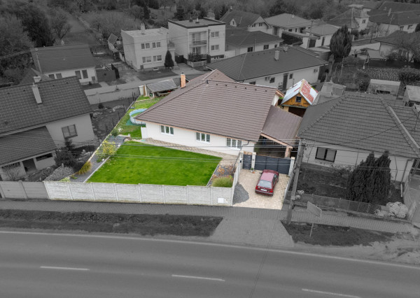 Na predaj priestranný 4-izbový rodinný dom v Malženiciach