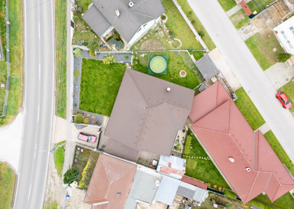 Na predaj priestranný 4-izbový rodinný dom v Malženiciach