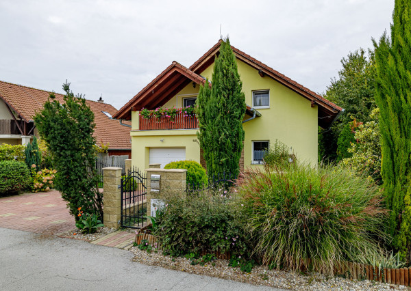 Na predaj rozprávkový dom s krásnou záhradou v Hviezdoslavove