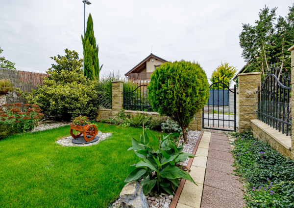 Na predaj rozprávkový dom s krásnou záhradou v Hviezdoslavove