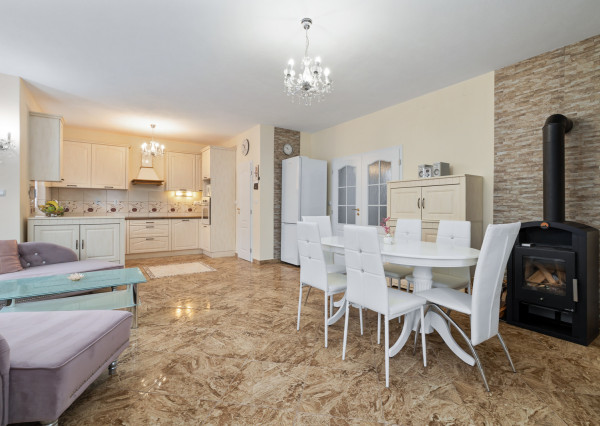 Na predaj rozprávkový dom s krásnou záhradou v Hviezdoslavove