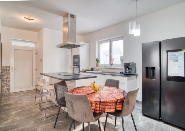 Na predaj priestranný 4-izbový rodinný dom v Bernolákove