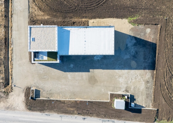 Na predaj administratívno-skladový objekt pri Trnave, v obci Zavar