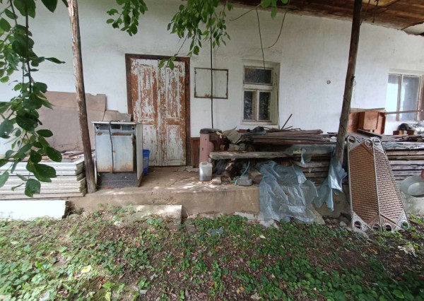 Prašice - starý vidiecky dom s veľkým pozemkom na predaj